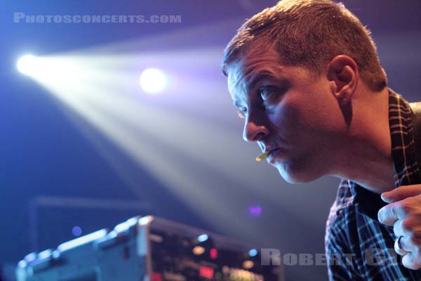 BATTLES - 2011-11-15 - PARIS - La Machine (du Moulin Rouge) - 